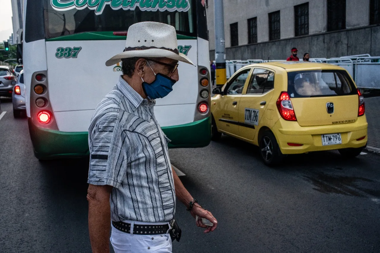 medellín _a_ solas_galería_federico_rios_4