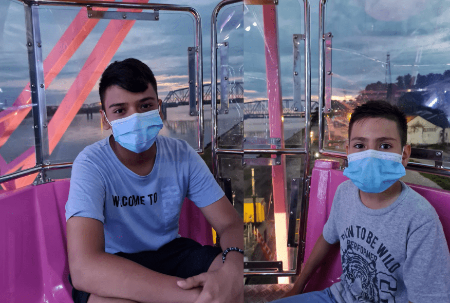 luis-y-alejandro-parque-puerto-berrio