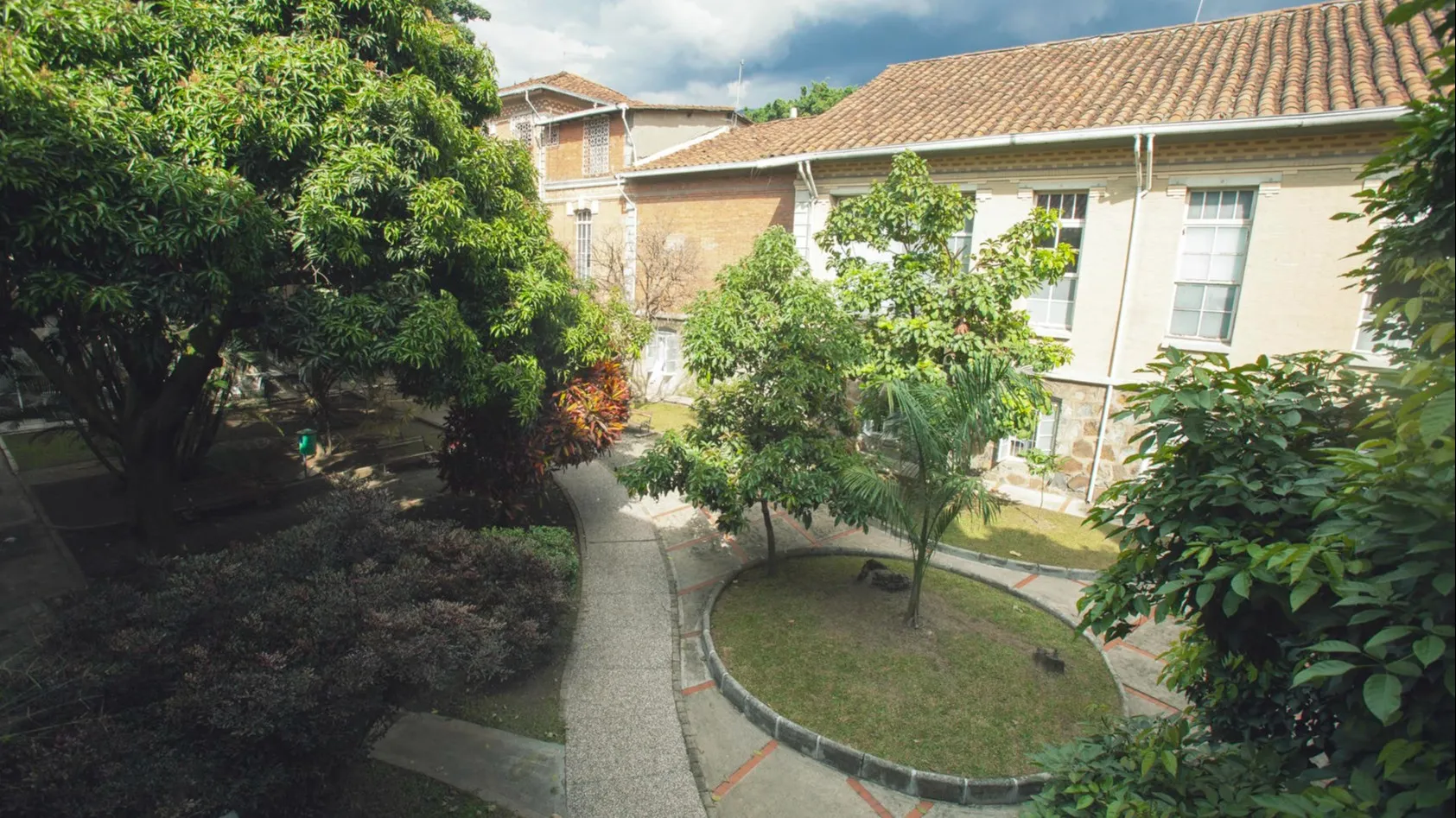 alejandro-mejia-cronicas-del-barrio-hospital-san-vicente-fundacion-8