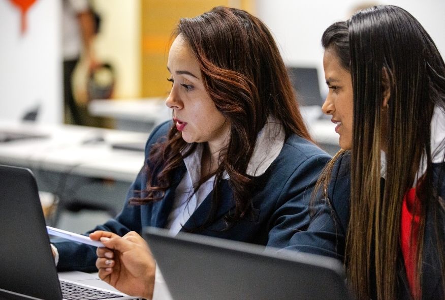 Abre infinidad de posibilidades a tu empresa y trabajadores con Crehana