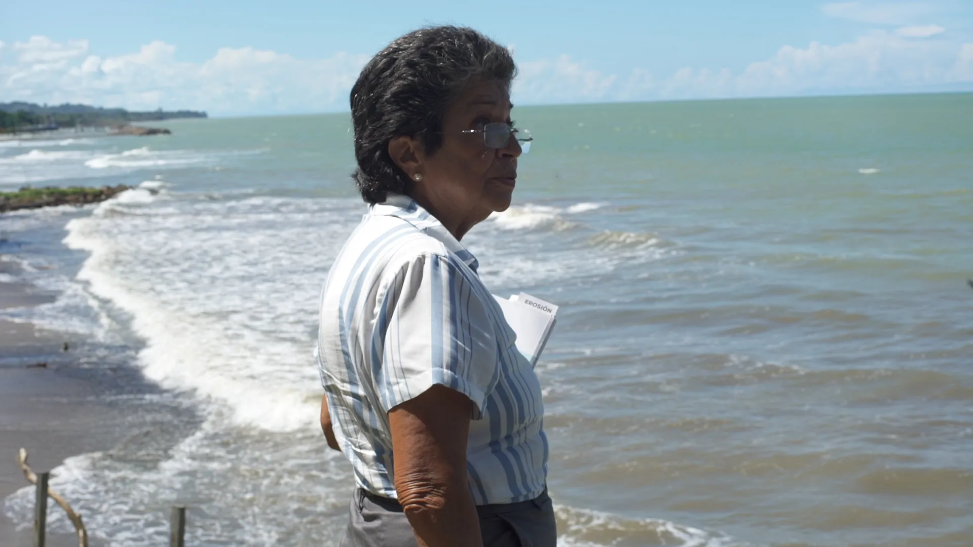 Trabajar con el mar, la mujer que se unió con el mar para detener la erosión costera