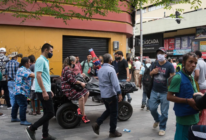 Putamente-poderosas-cronicas-del-barrio-la-candelaria-12