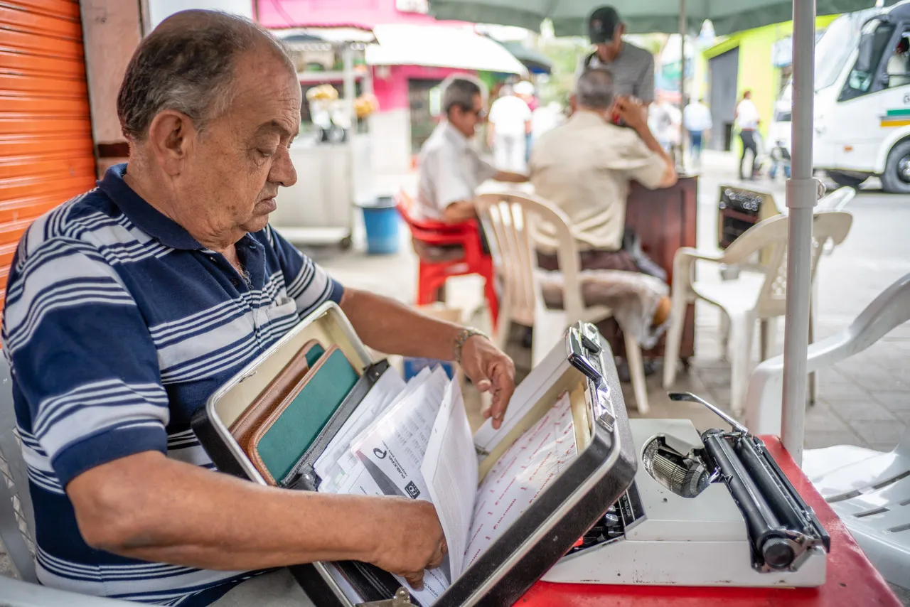 Jorge-callejas-cronicas-del-barrio-bello-15+.jpg