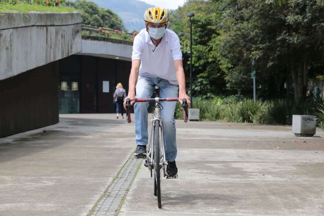 carlos-opsina-bicicleta