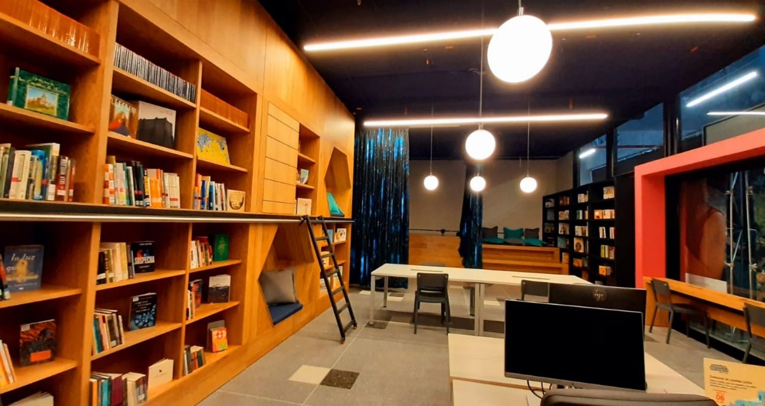 Interior-bibliometro-Picacho-banner-principal