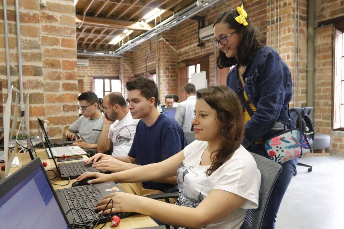 estudiantes-holberton-vasquez (1) (1)