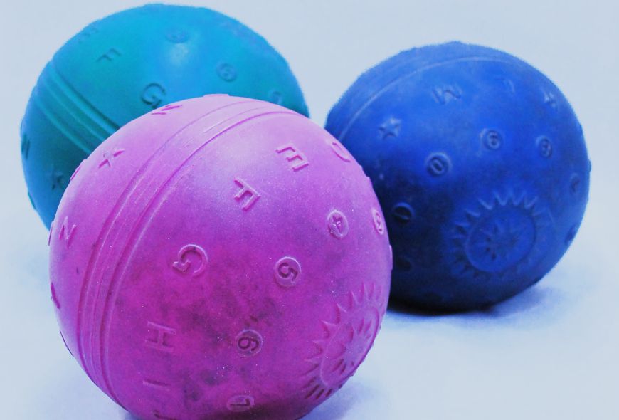 Cabecera pelota de letras