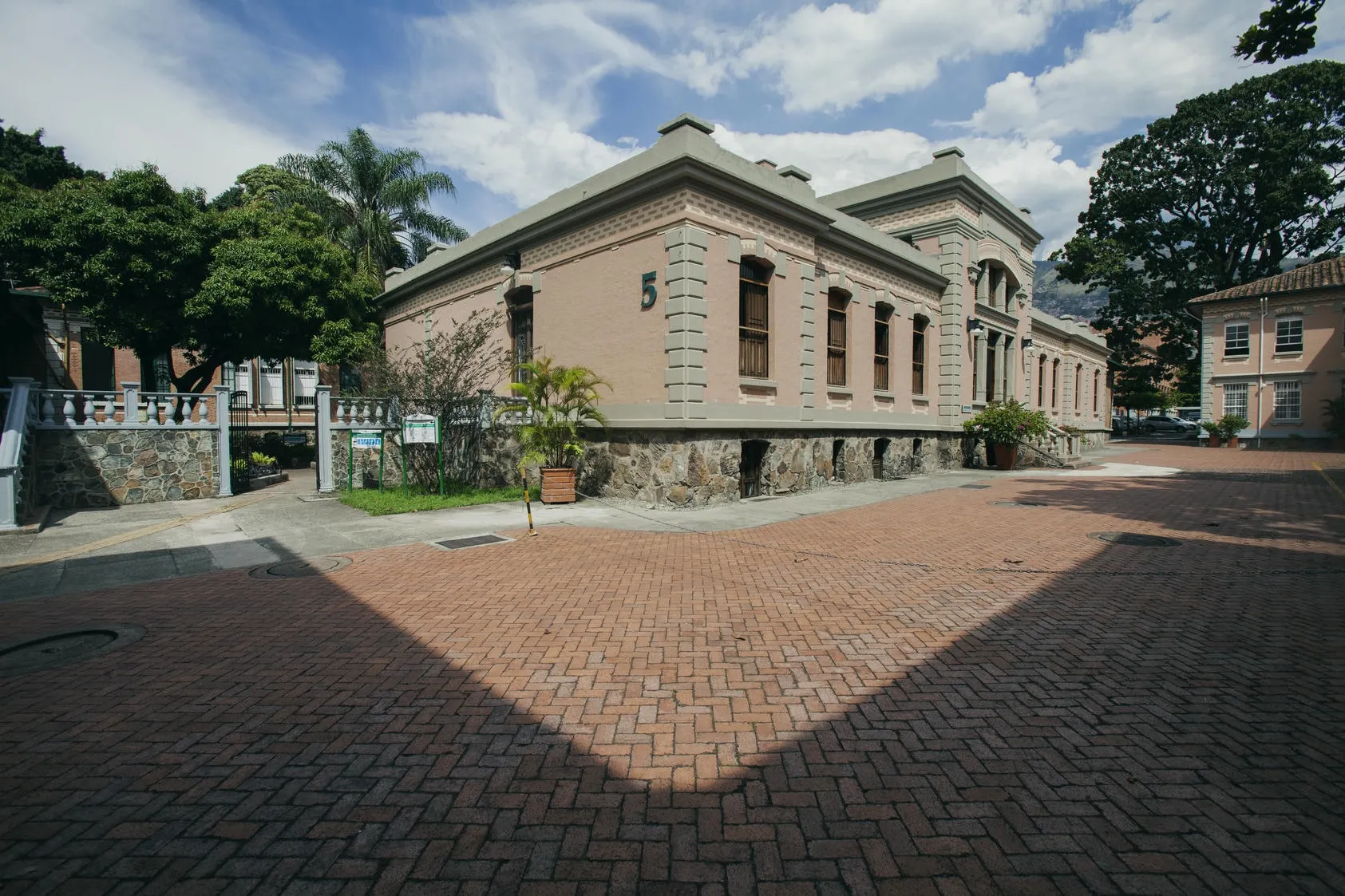 alejandro-mejia-cronicas-del-barrio-hospital-san-vicente-fundacion-1