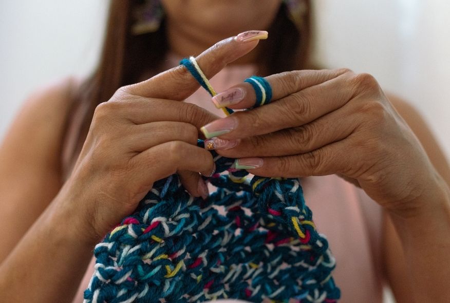 Un arte llamado tejer con los dedos