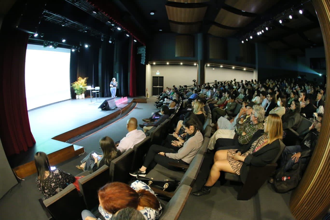 Conferencia Catalina Oquendo