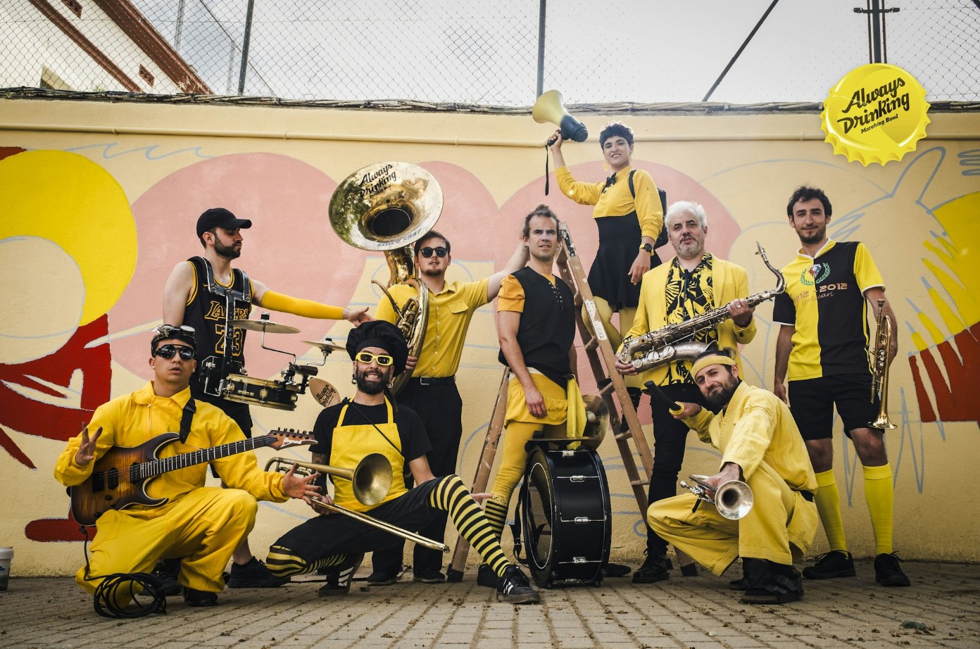 Always-drinking-marching-band-festival-artes-de-la-calle