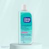 Vue de face de la bouteille de nettoyant facial sans huile Clean & Clear® Morning Burst, 235 ml