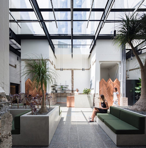Paramount House Hotel