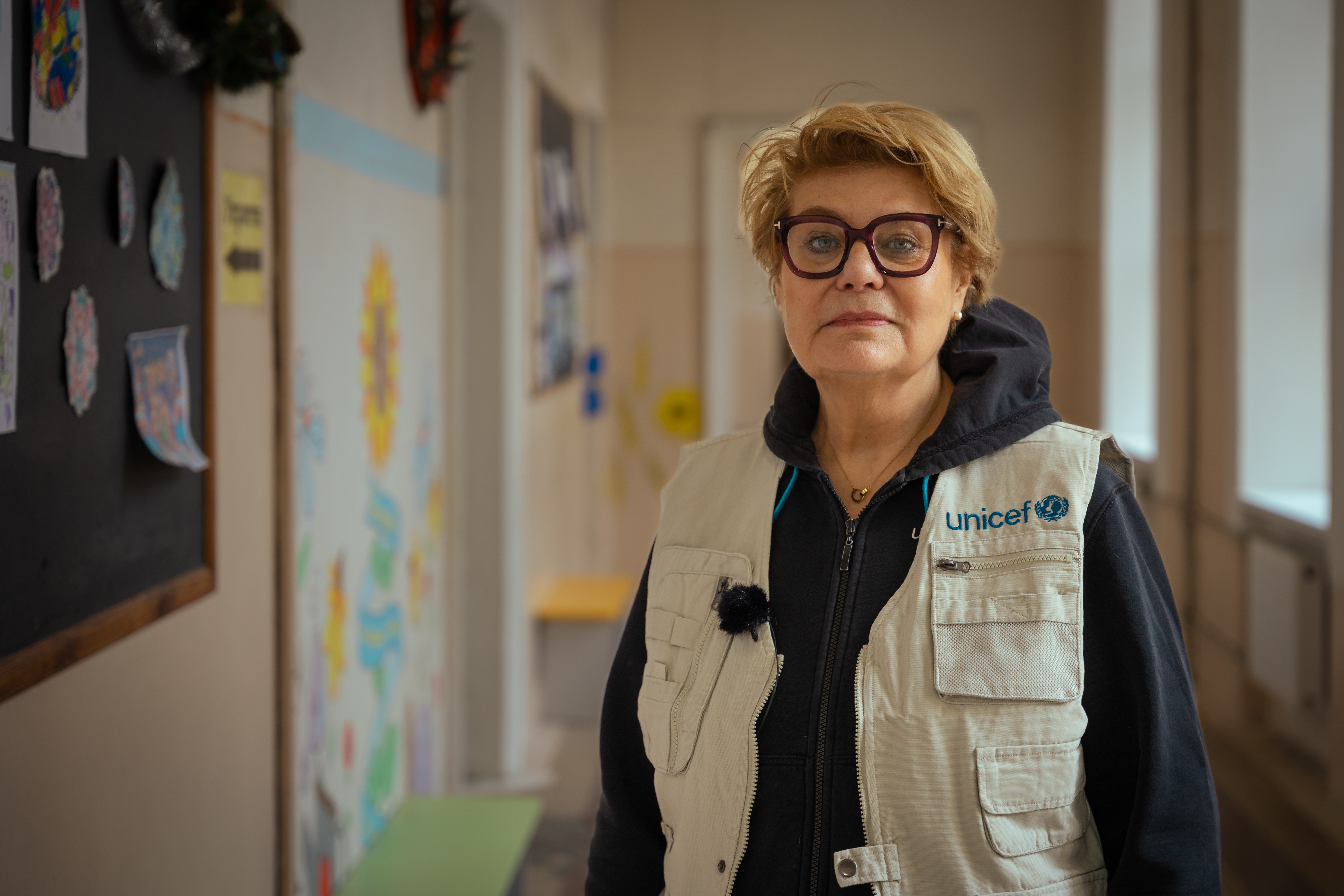 ukraina-fr-n-hemska-barnhem-till-trygga-familjehem-unicef-se