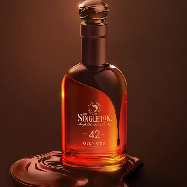 Singleton 42-Year-Old Glen Ord fles met op vijg en chocoladeganache geïnspireerd ontwerp op een bruine achtergrond