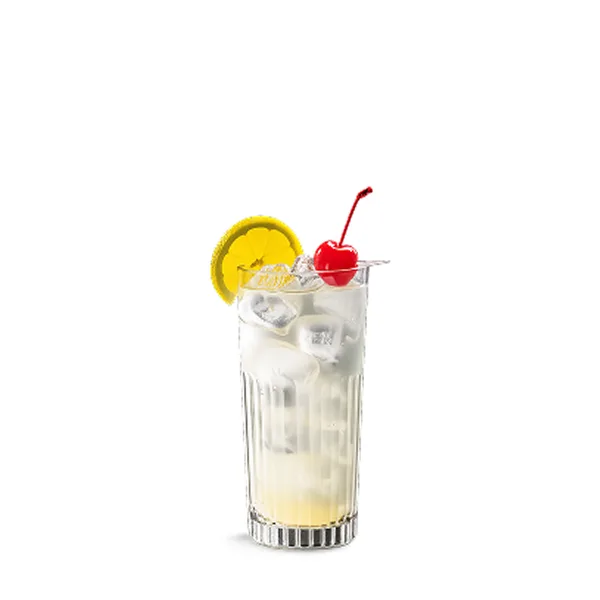 Ein John-Collins-Cocktail mit einer Zitrone und einer Kirsche als Garnitur.