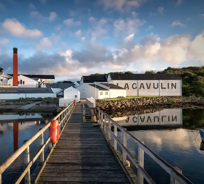 Lagavulin distillery linked image