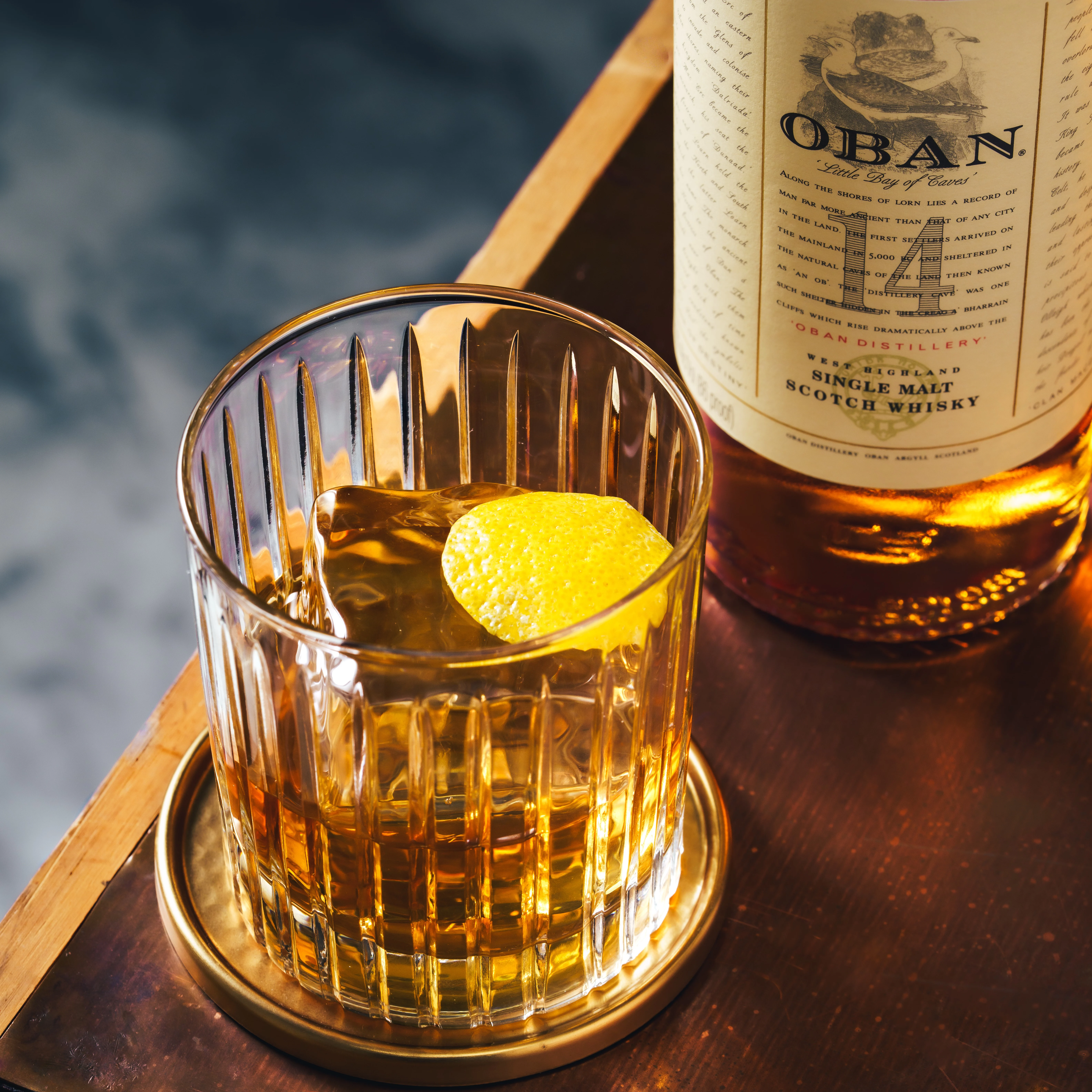 Image of an Oban Old Fashioned cocktail and bottle of Oban 14