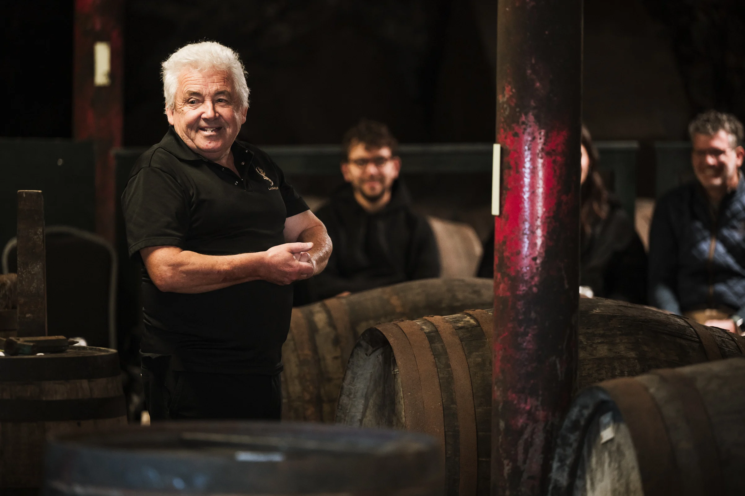 Eine Verkostung in der Lagavulin-Brennerei findet statt