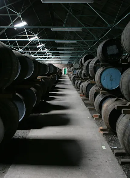 Ein leeres Whiskyfass als Lager