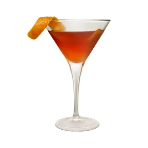 Ein braun-orangefarbener Cocktail in einem Martiniglas mit einer gedrehten Orangenschale als Garnitur