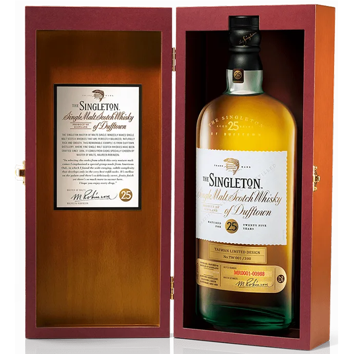 The Singleton of Glen Ord 25 Year Old Single Malt Scotch Whisky bottle in wooden box 