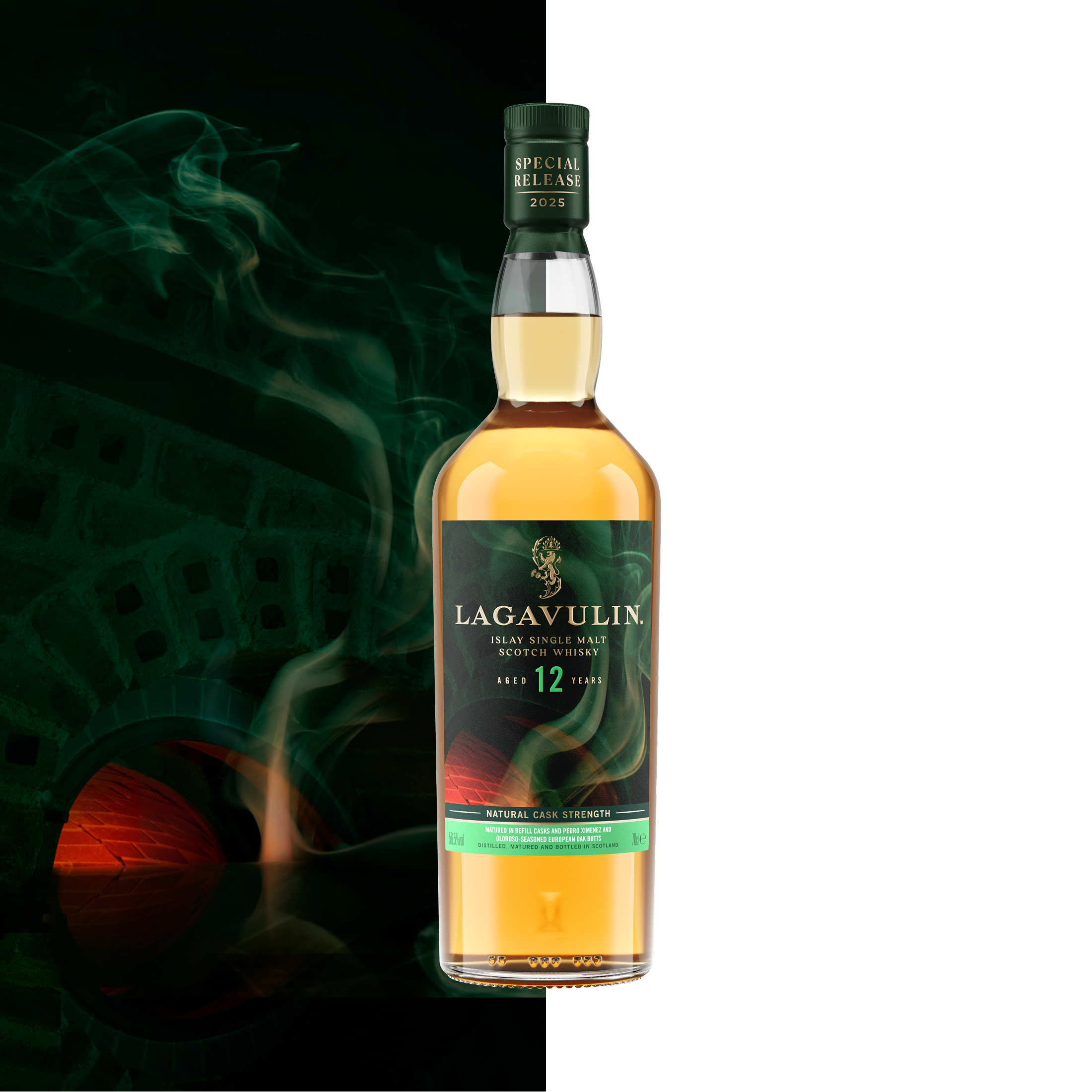Lagavulin Grain & Embers whiskyfles met groene en rode achtergrond