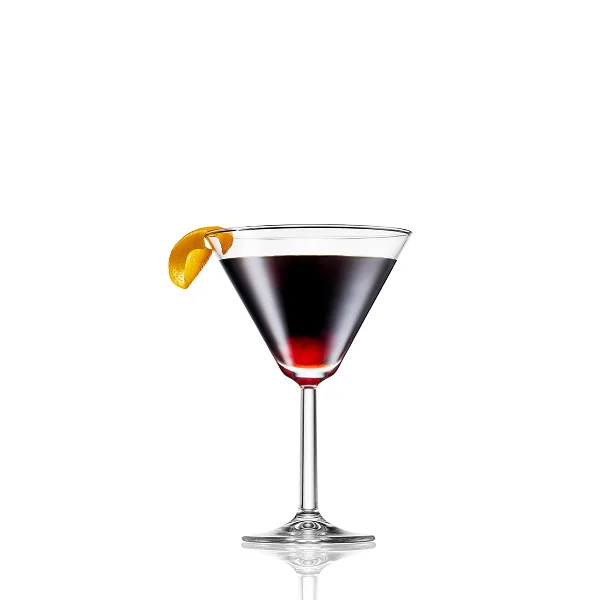Ein schwarzer Manhattan-Cocktail mit einer Zitronenschalengarnitur