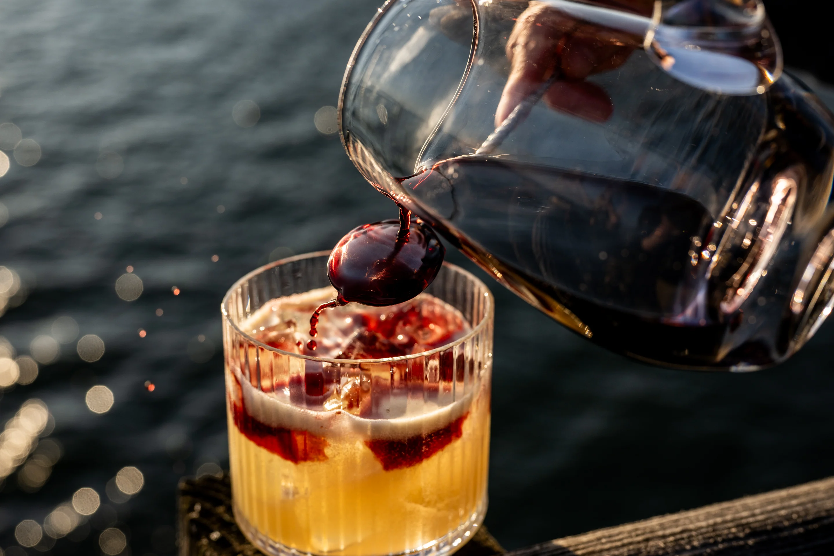 Lagavulin Sundowner Sour Cocktail pouring