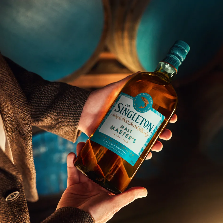 Hands hold a bottle of The Singleton of Dufftown Malt Master's Selection Single Malt Scotch Whisky, 70cl