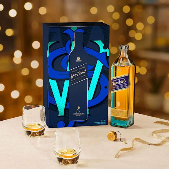 A lifestyle image of Johnnie Walker Blue Label Giftpack with 2 x Neat Whisky Serve