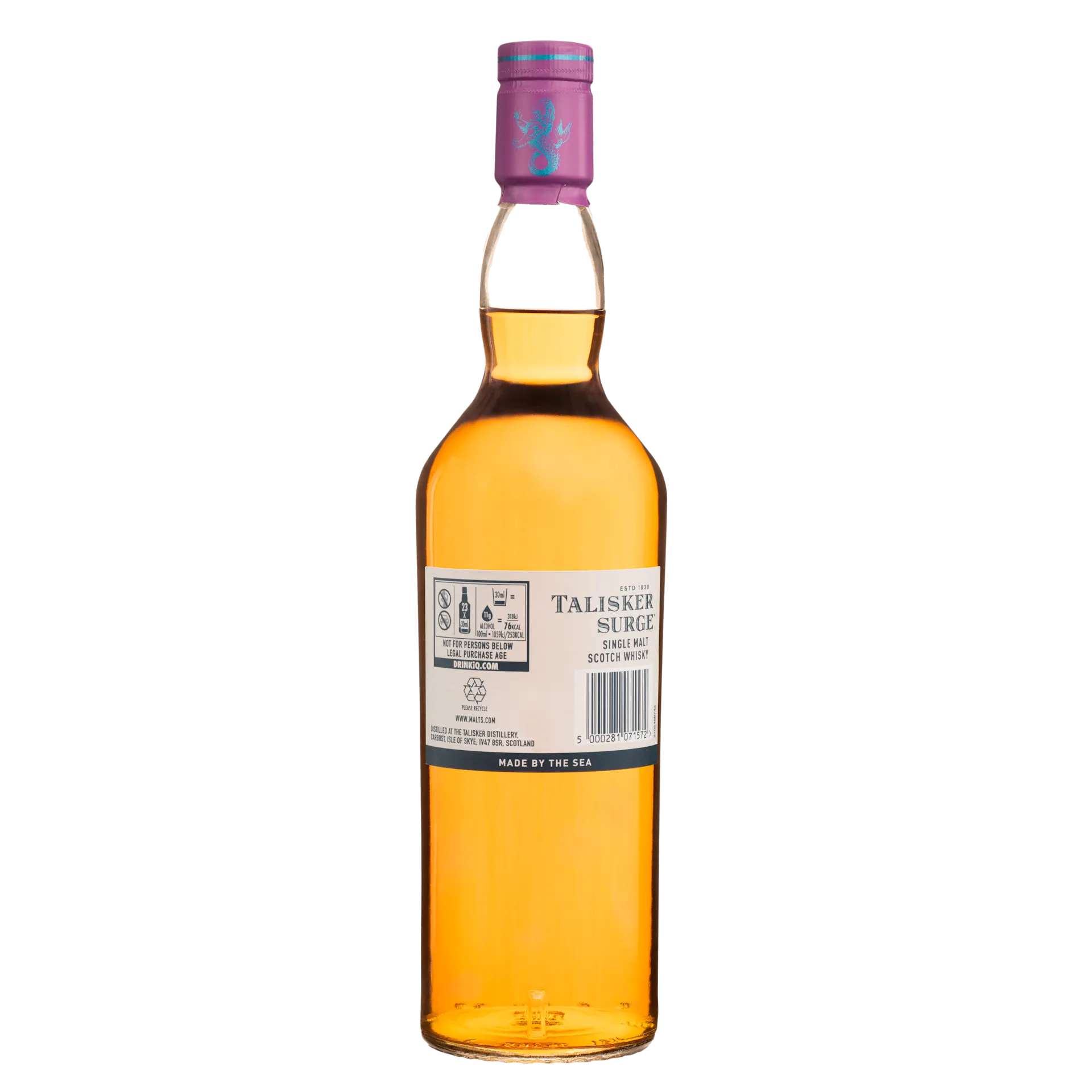 De achterkant van een fles Talisker Surge single malt Scotch whisky