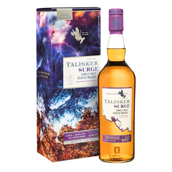 De voorkant van een fles Talisker Surge single malt Scotch whisky