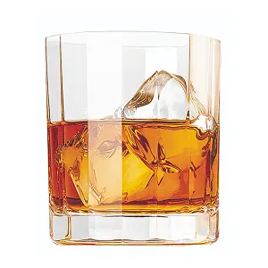 Ein Monte-Carlo-Cocktail in einem Eisglas mit Eis.