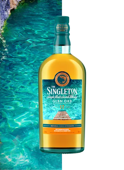 The Singleton Glen Ord Into the Blue bottle with turquoise water background