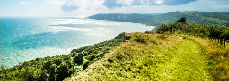 pathway-on-the-hills-by-the-english-channel-in-the-uk-countryside-picture-id1092327978 1