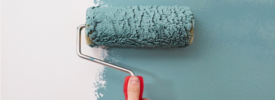 closeup-of-a-paint-roller-on-the-wall-picture-id1340466022