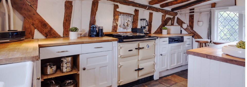 modernised-16th-century-english-cottage-kitchen-picture-id901235356 (1)
