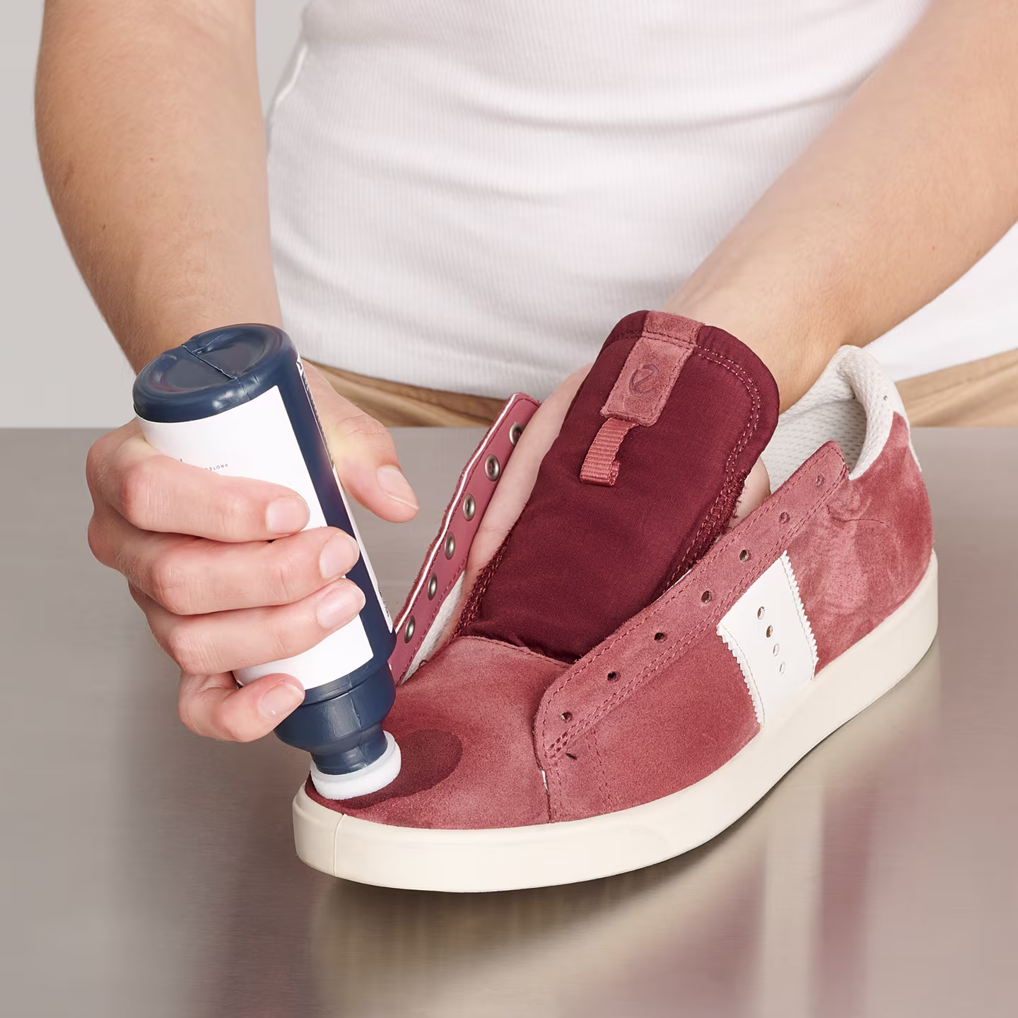 Stories - Shoe Care Guide Suede - Step by step guide - Step 4