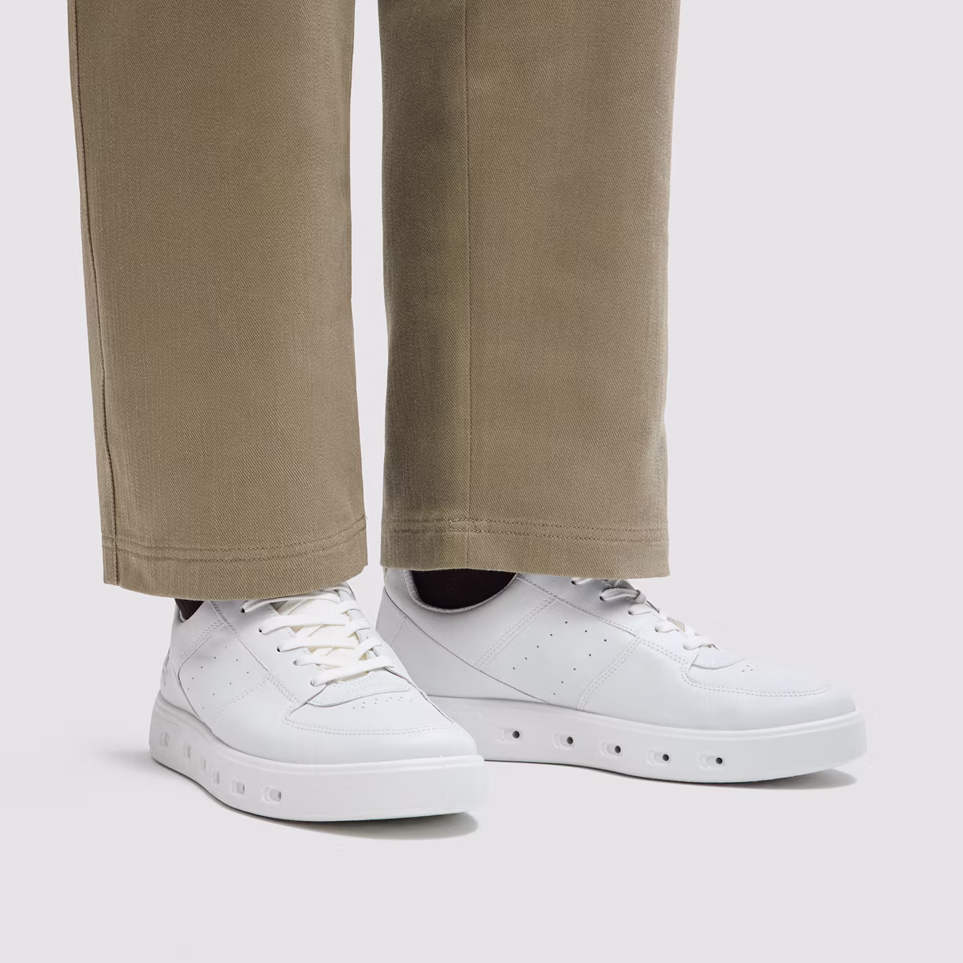 NZ - HP Story - 2026_07_01_feature_sale_sneakers_men_52081401007