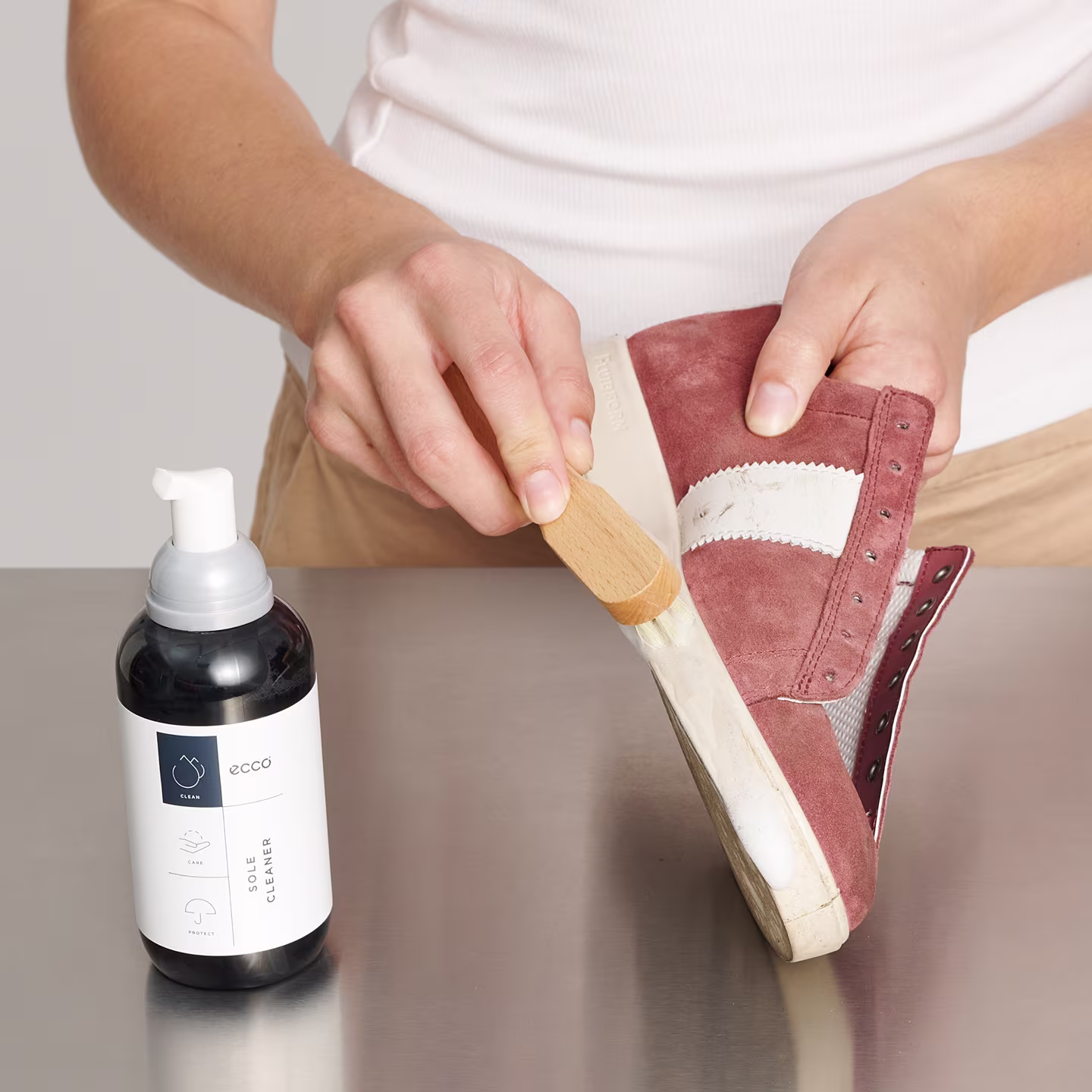 b1.3-landingpage-ss26-shoecareguides-dual-suede