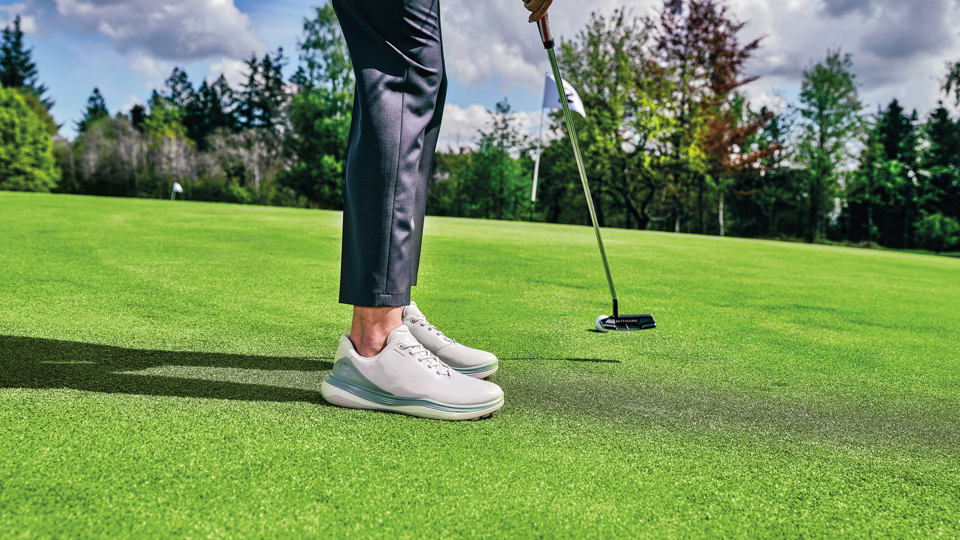 Golf V2 Hero Banner Desktop