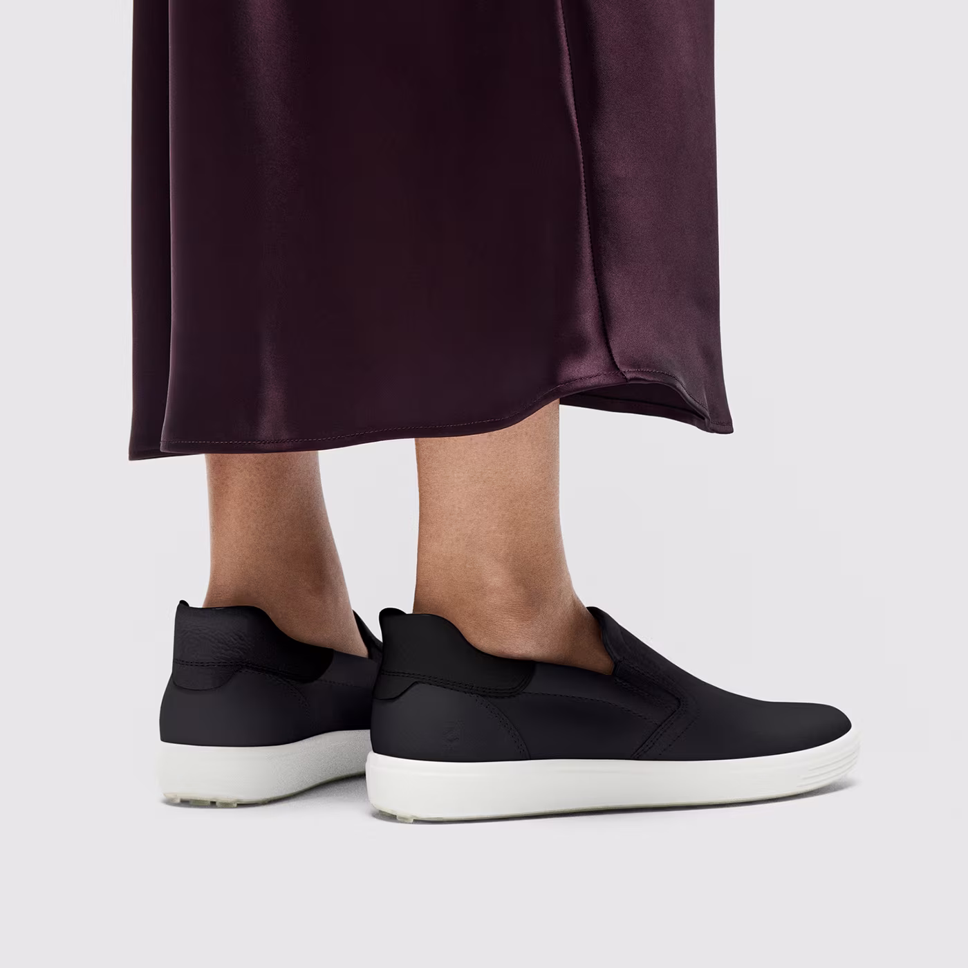 NZ - HP Story - 2026_07_01_feature_sale_sneakers_women_47085361147