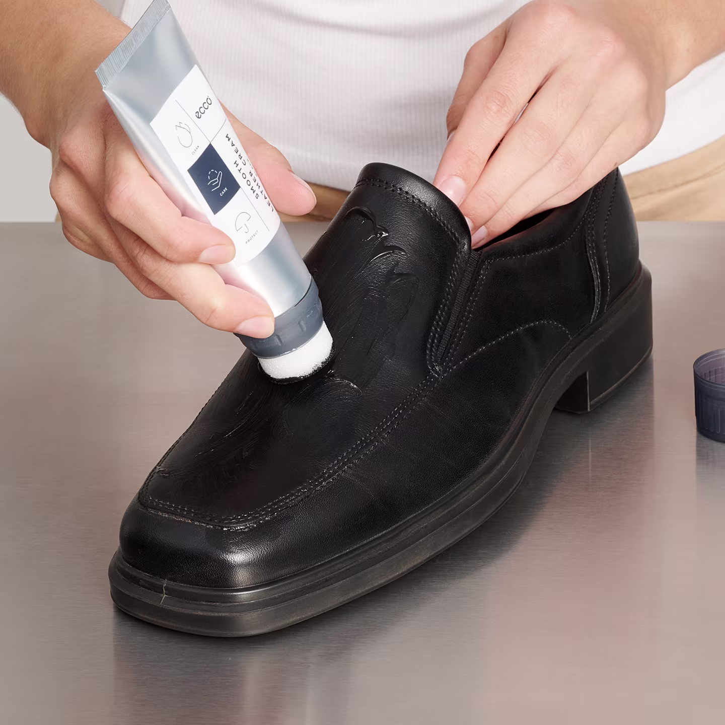 Stories - Shoe Care Guide Leather - Step by step guide - Step 3
