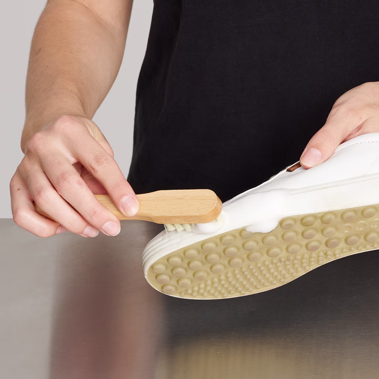 Stories - Shoe Care Guide White Leather - Step by step guide - Step 3