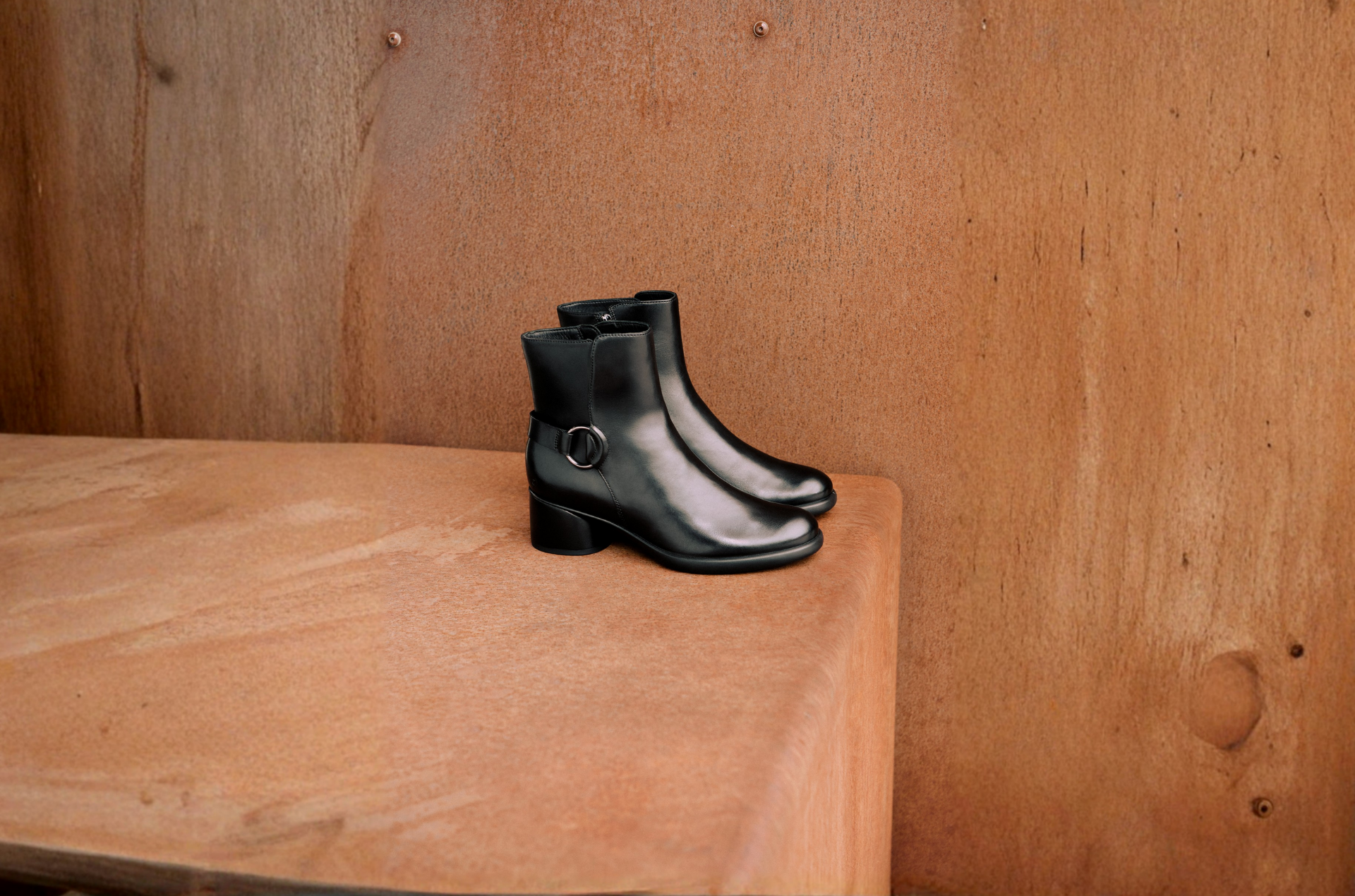 ECCO Simpil Sandal ウィメンズ レザーフラットサンダル | メタリック