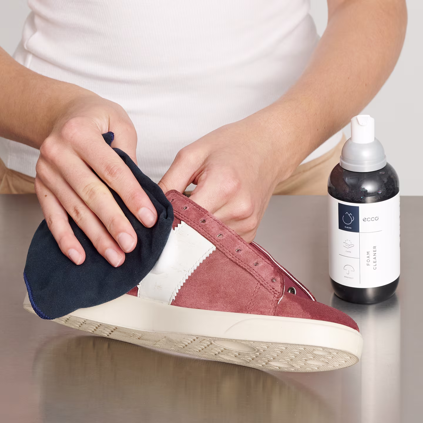 Stories - Shoe Care Guide Suede - Step by step guide - Step 2
