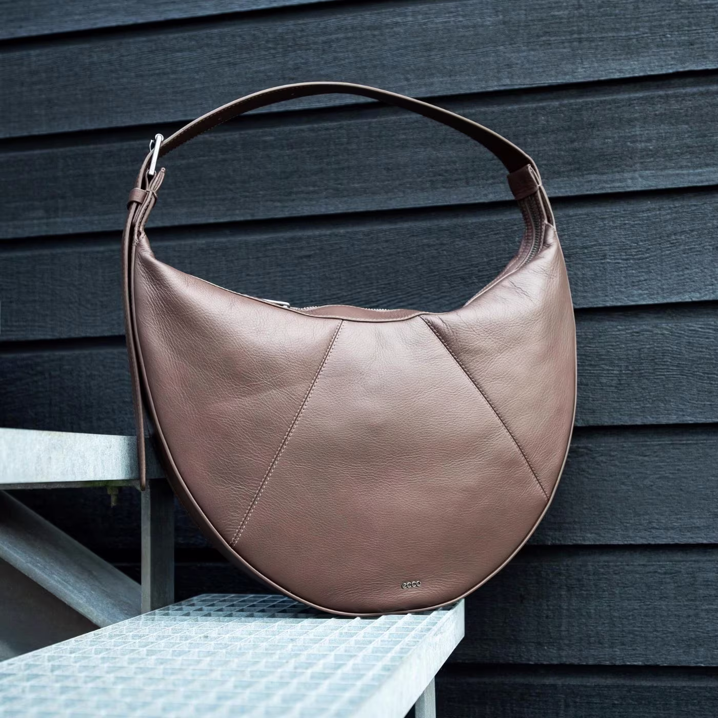 JP - StoryTile - 26W40 - BagsAndAccessories