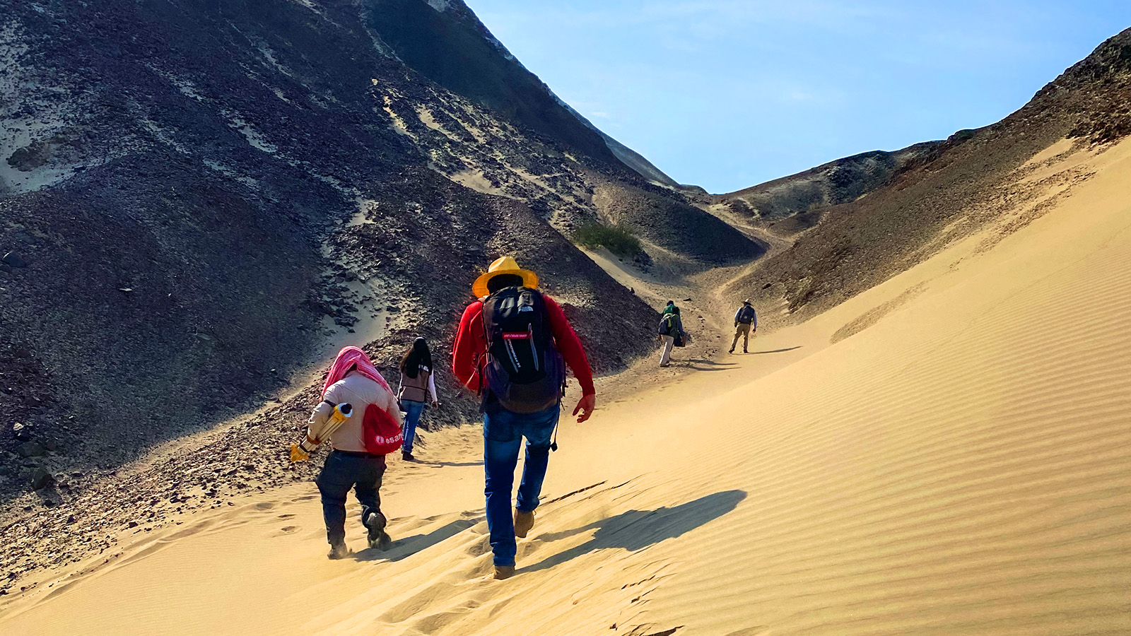Team climbing desertous mountains in Peru