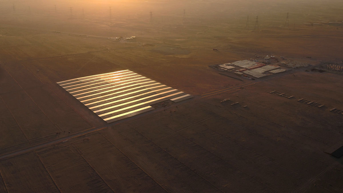 HEA BLO CLO drone-solar-power-plant-inspection-uae